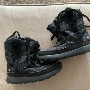 Baby Nike snow boots size 8